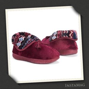 MUKLUKS Burgundy Bootie Slippers